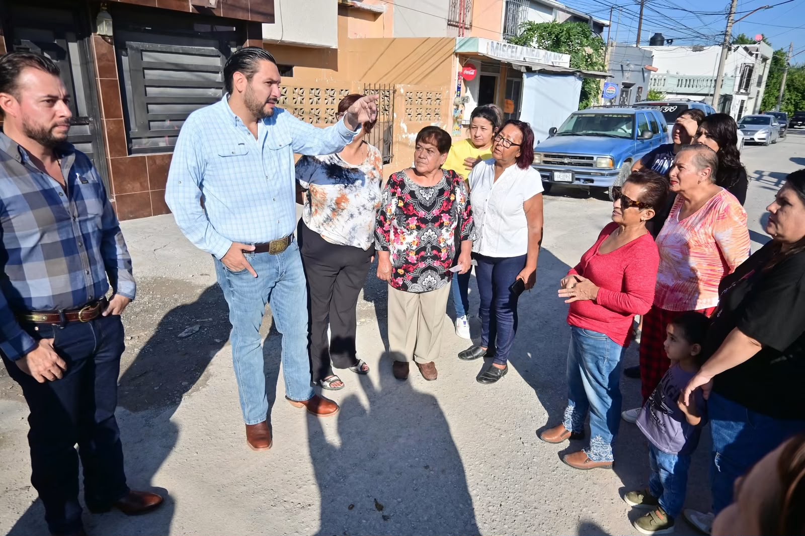Entrega y supervisa obras por más de 5.8 millones