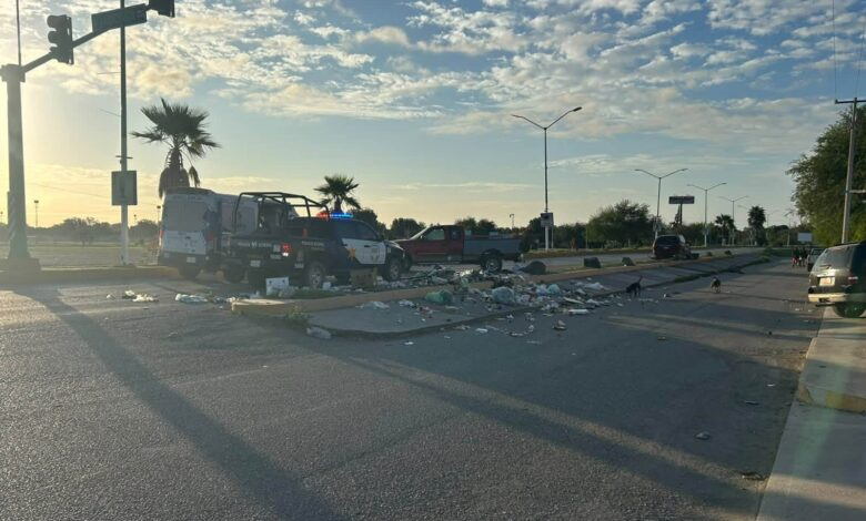 Chocan dos camionetas en Bulevar Guadarrama