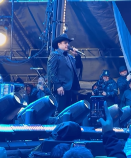 ¡RECONOCE JULIÓN ÁLVAREZ EL TRABAJO DE MANOLO JIMÉNEZ Y LLAMA A SALTILLO “LA CIUDAD MÁS VAQUERA DE MÉXICO”!