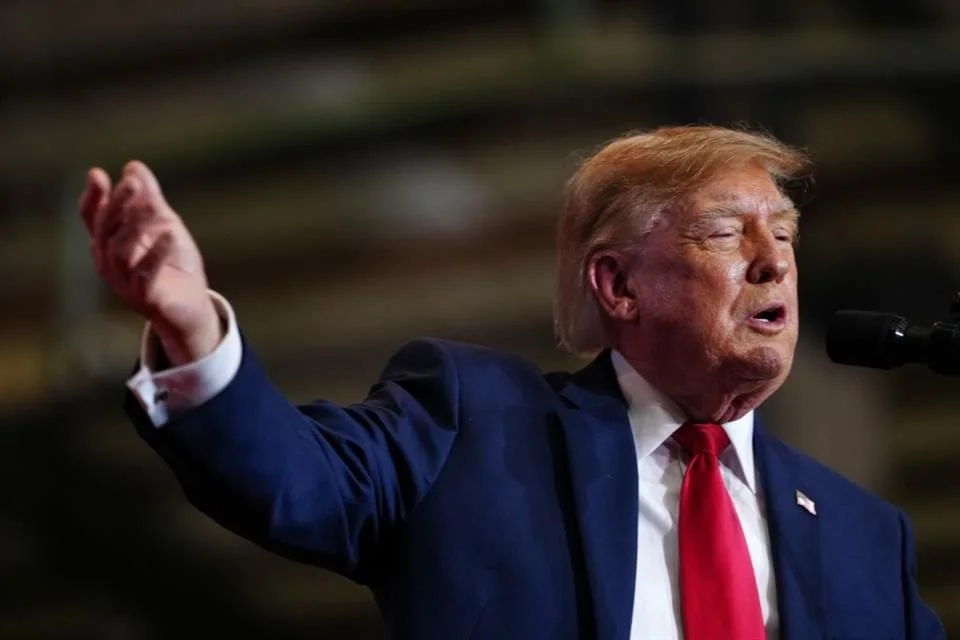 Cuestiona Trump pasado de CSP como bailarina