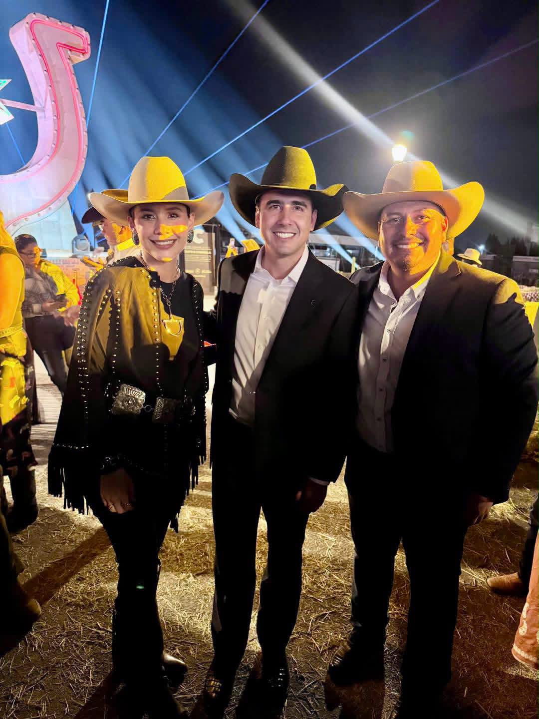 Recibe Don Chuy homenaje en el Rodeo Saltillo 2026