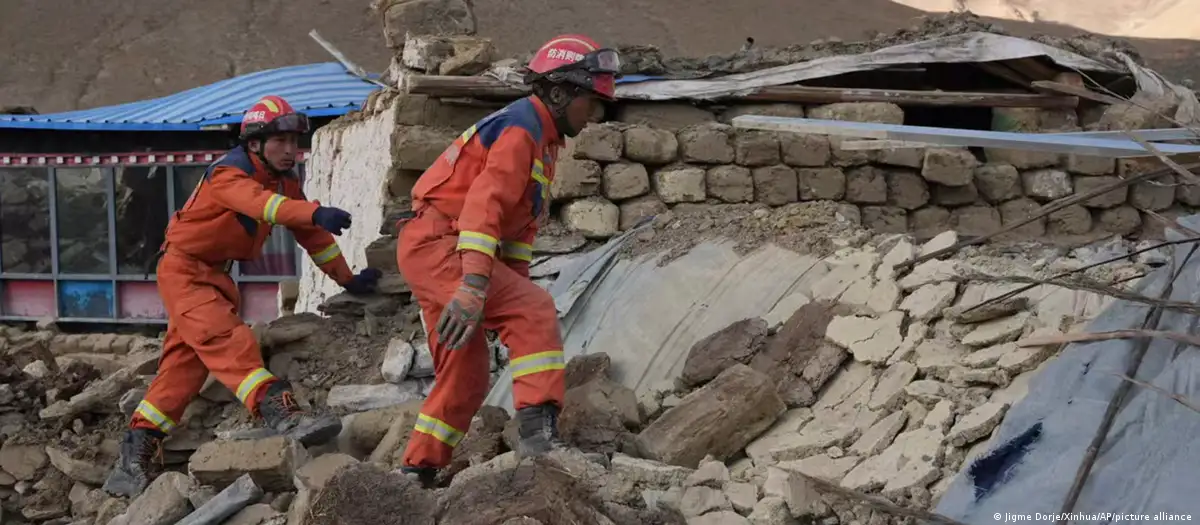 Deja terremoto en Tíbet al menos 16 muertos
