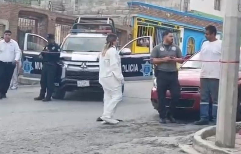 Se desvanece y muere en la calle
