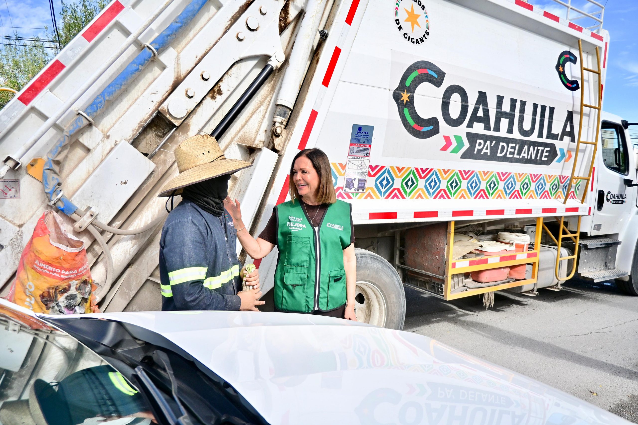 Acompaña Sari en labores de limpieza en Frontera