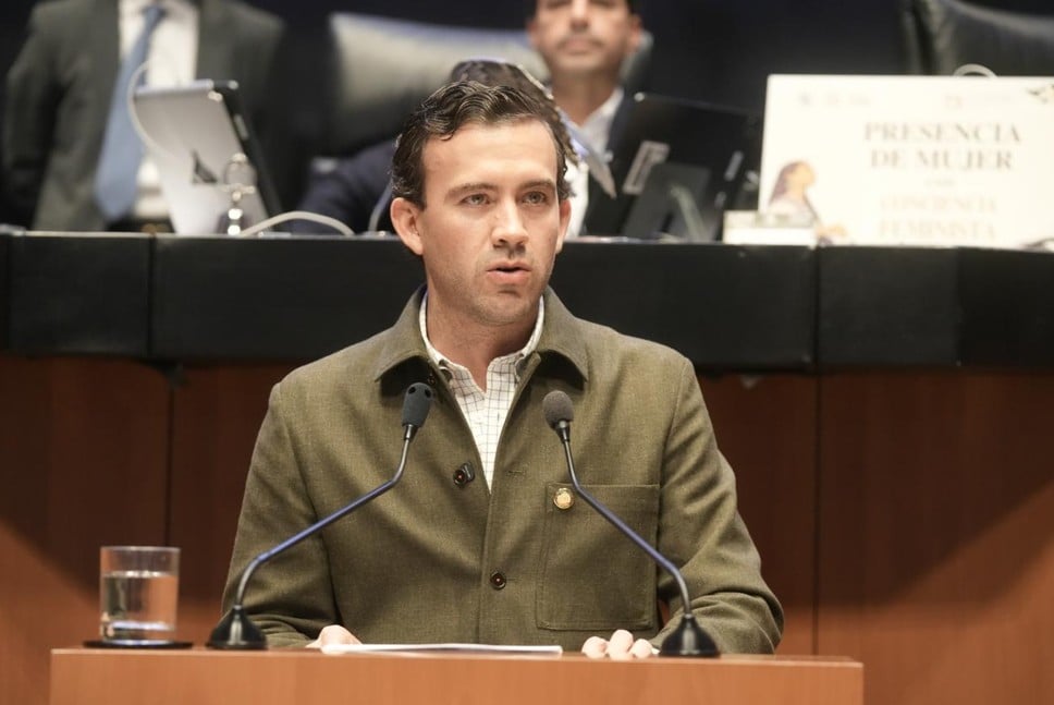 Vota contra reforma a la Ley Aduanera: Elizondo