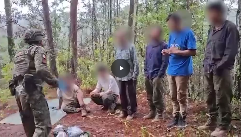 Hallan a 6 con vida buscan a otro más