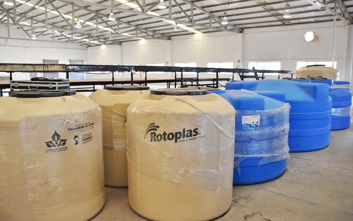 Impulsa Víctor Leija programa de tinacos y cemento subsidiado en apoyo a las familias de Cuatro Ciénegas