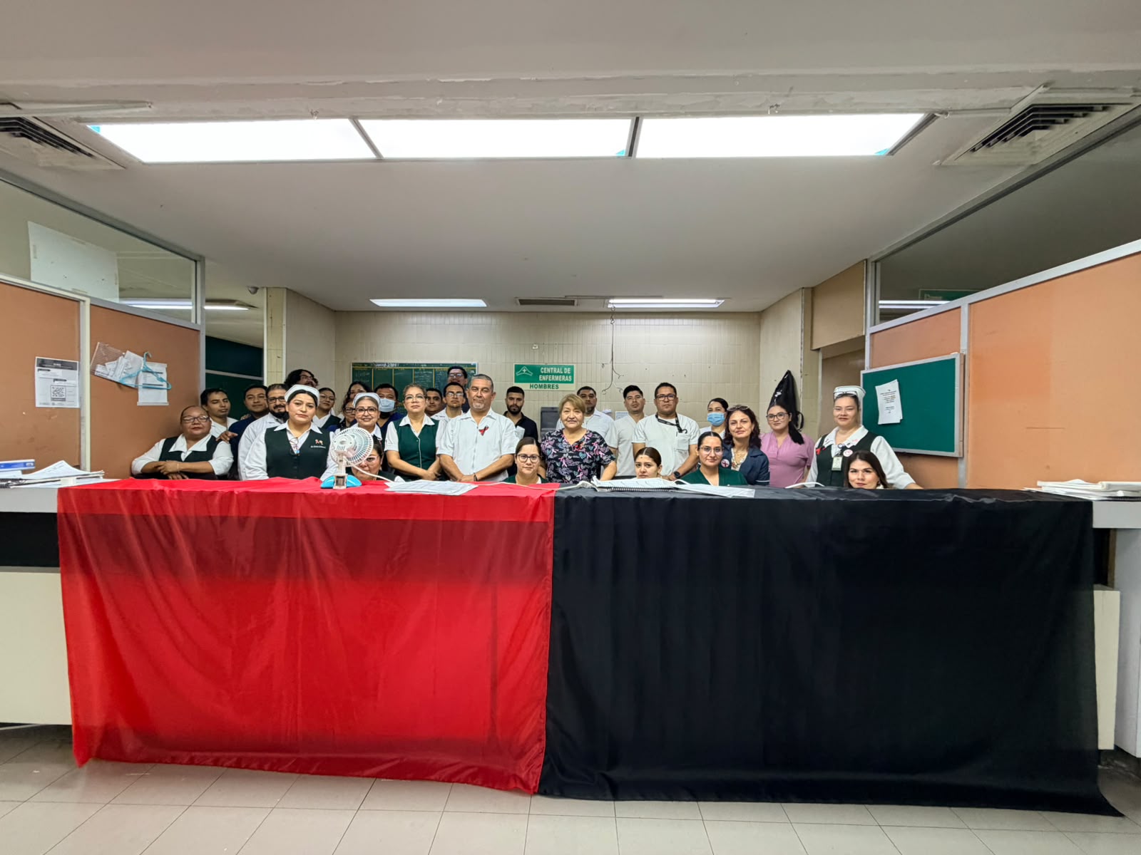 Trabajan bajo protesta en Clínica del IMSS 24