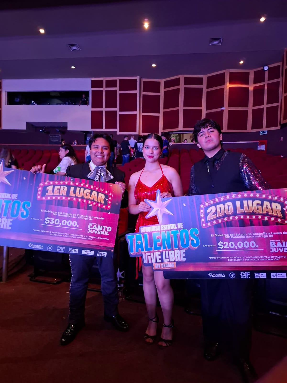 Gana Sabinas dos premios en Saltillo