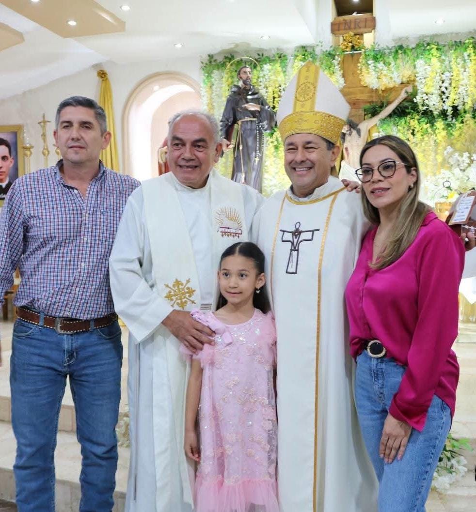 Celebra Mariano Carrillo 19 Aniversario Sacerdotal