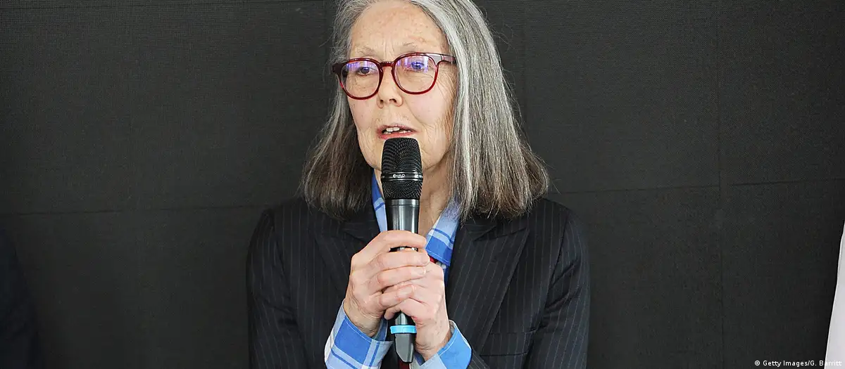 La poeta canadiense Anne Carson gana Premio Nobel
