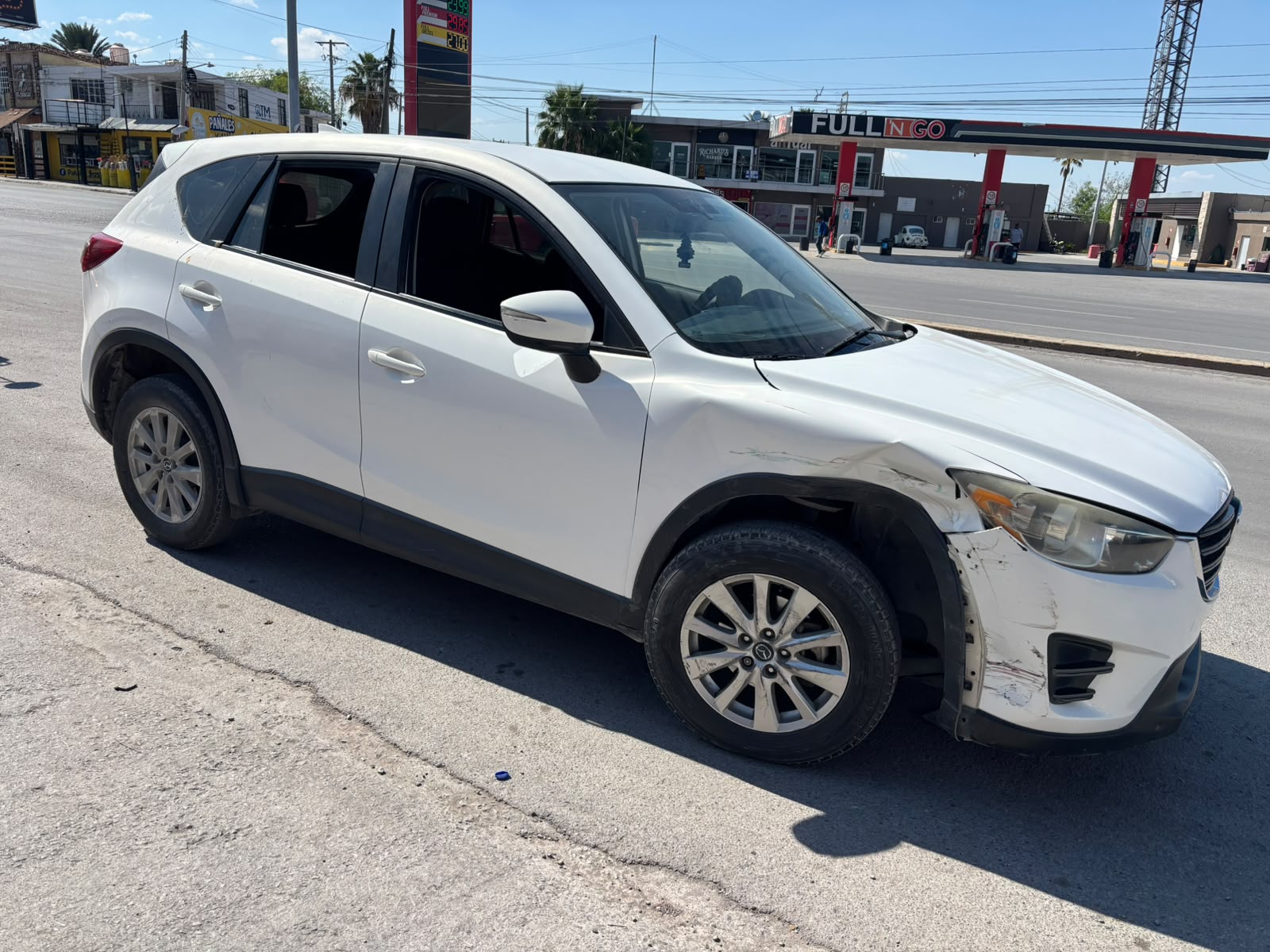 Choca a abuela, se fuga y esconde su camioneta
