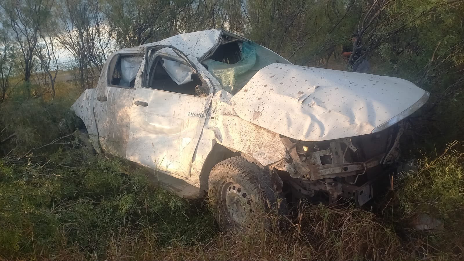 Se voltea camioneta de Ferromex en la 57