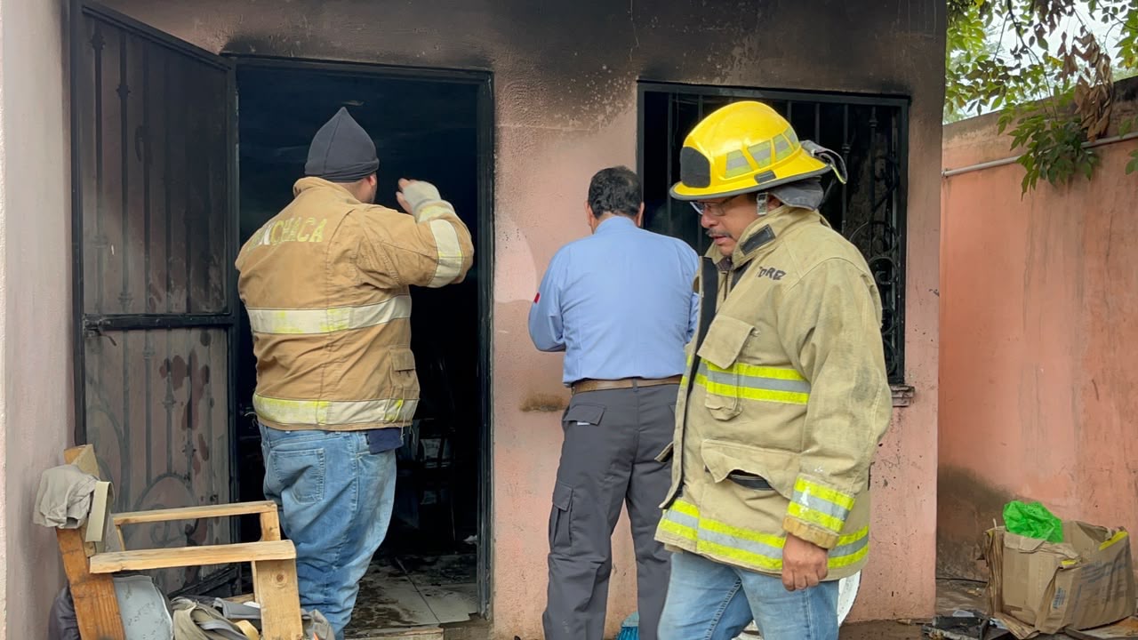Rescatan a menor de incendio en Múzquiz