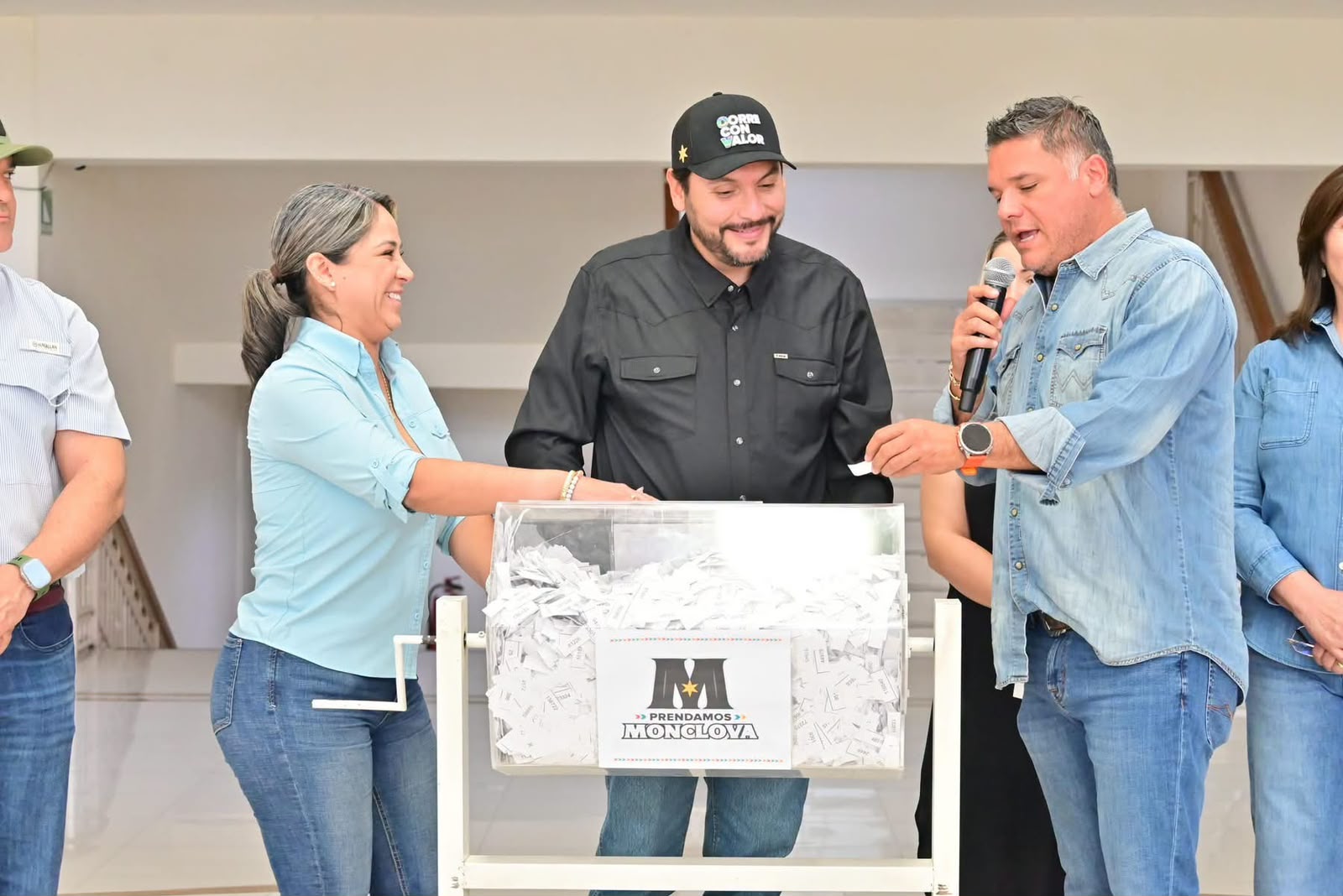 Premian a los contribuyentes cumplidos con viaje a Mazatlán