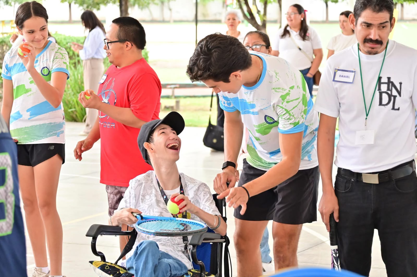 Abren canchas de tenis a la inclusión