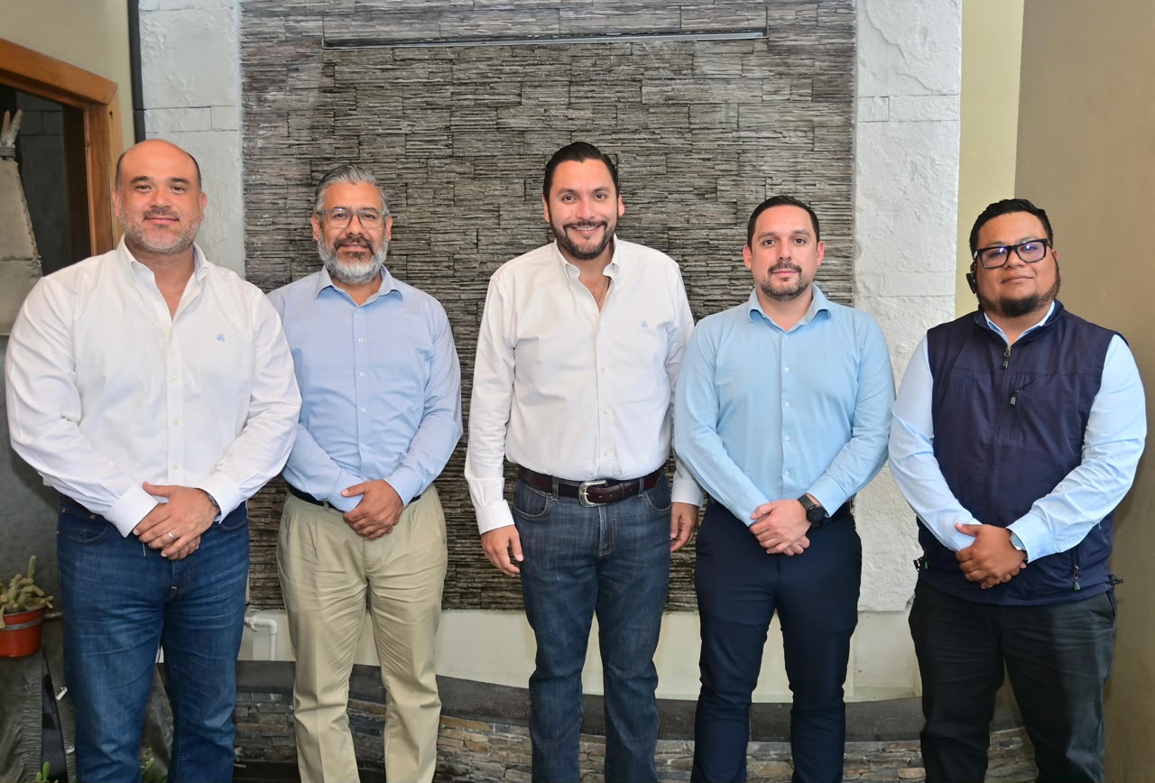 Se reúnen Carlos Villarreal y representantes de la CFE