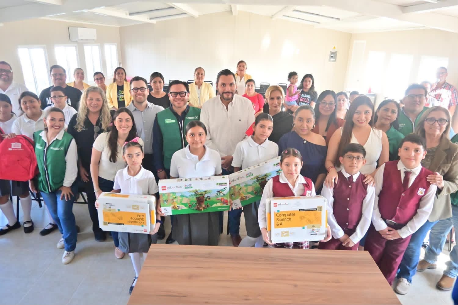 Da Carlos Villarreal impulso a la educación con Fundación Nissan