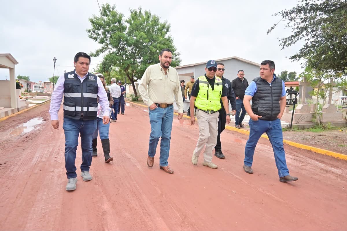Supervisa Carlos Villarreal trabajos en los panteones