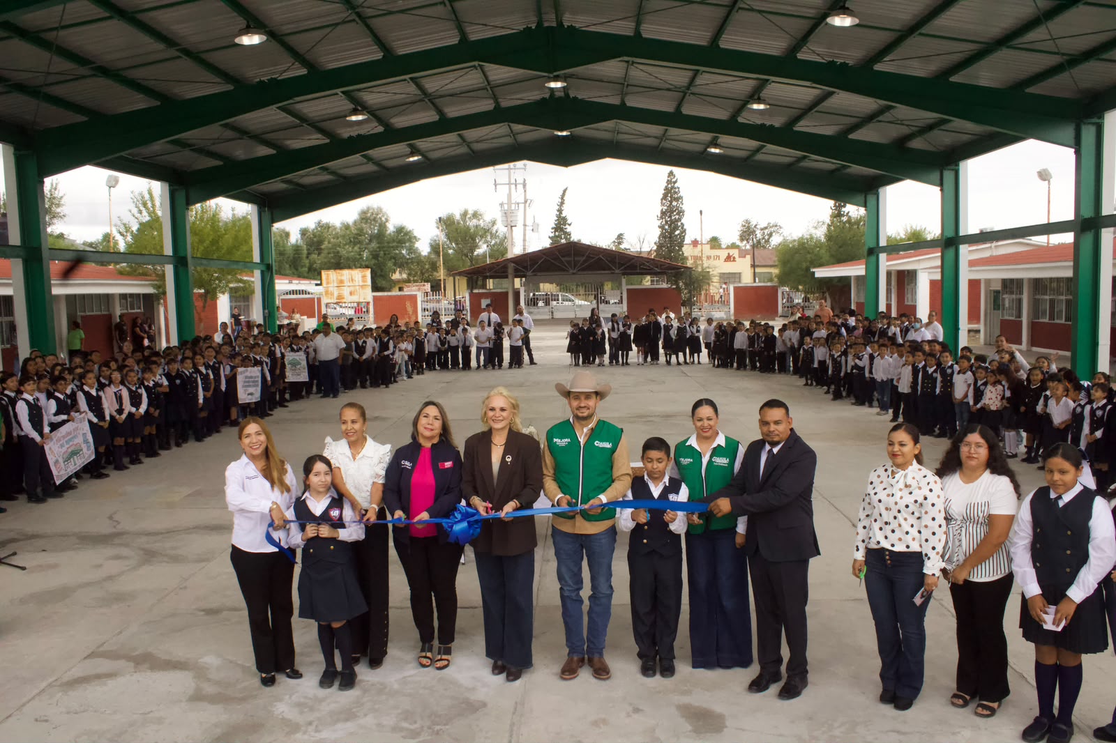 Entrega Alcaldesa techo estructural en primaria