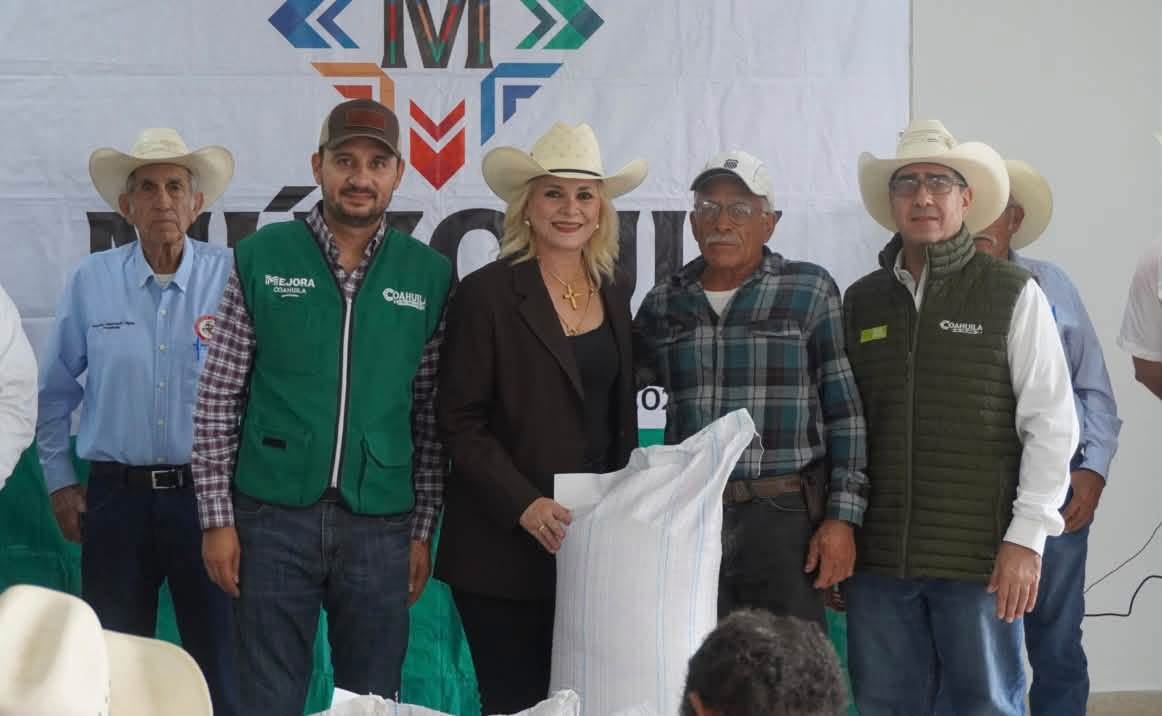 Entrega Laura 14 toneladas de semilla de avena a ejidatarios