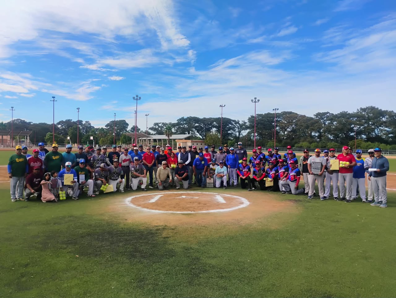 Arranca torneo de softbol veteranos