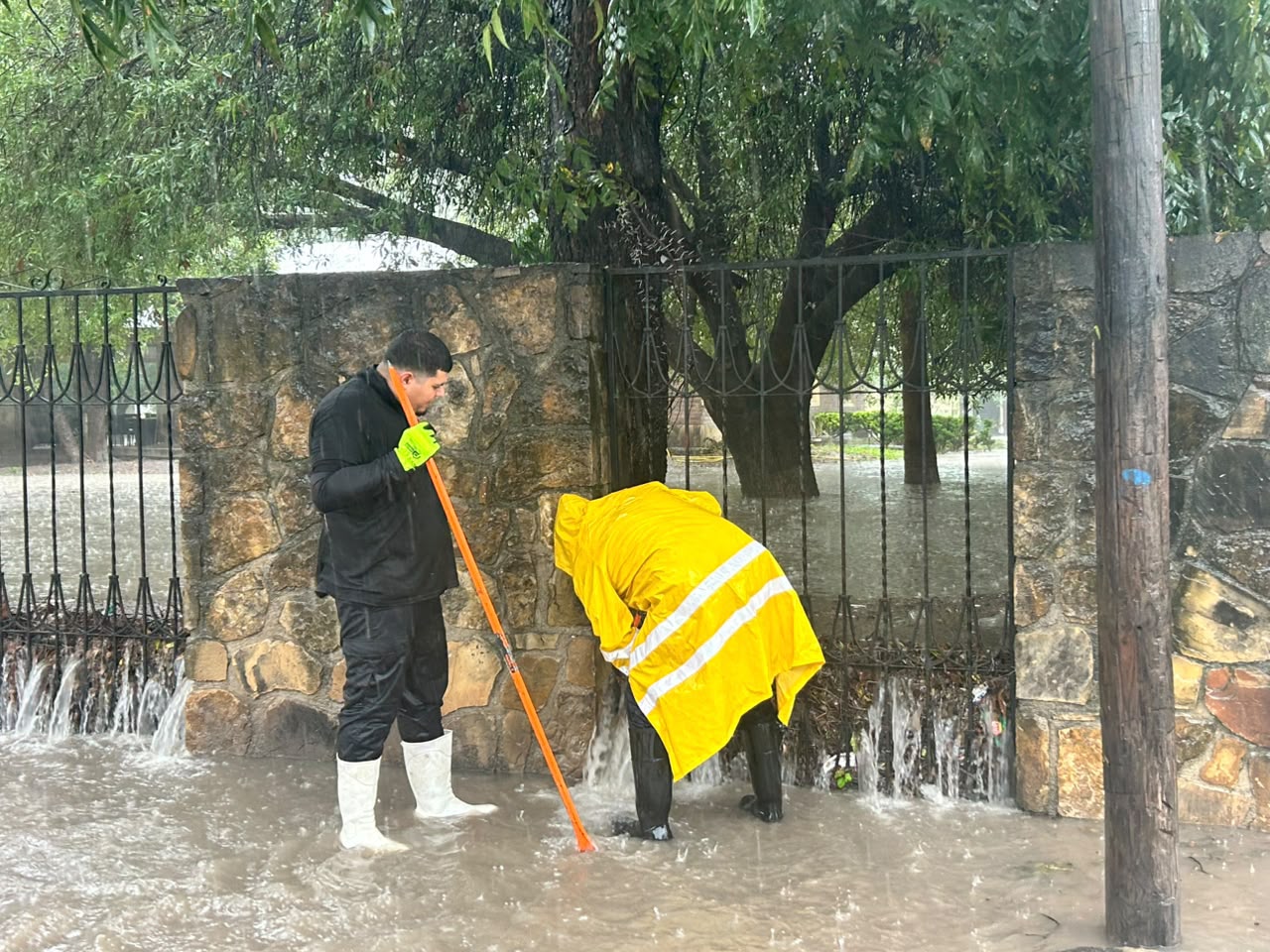 Atienden inundaciones en distintos sectores de Múzquiz