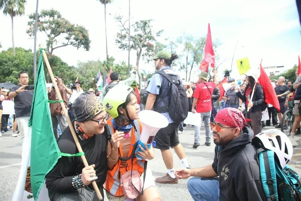 Aumenta protesta contra agua sucia