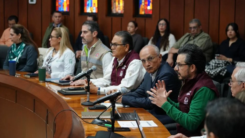 Negocian IMSS y sindicato salarios a puerta cerrada