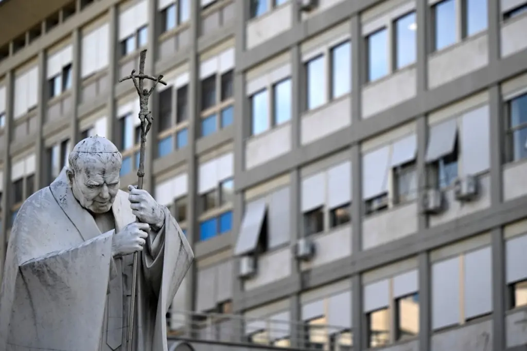 Oficia papa León XIV misa tras operación