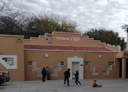 Resguardan niña que buscaba comida entre basura en PN