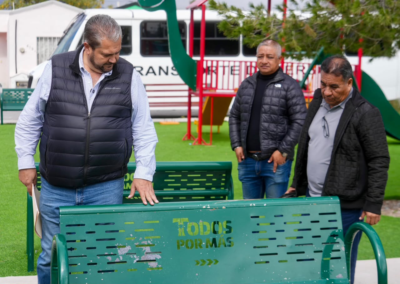 Invita Tomás a cuidar las plazas recién renovadas