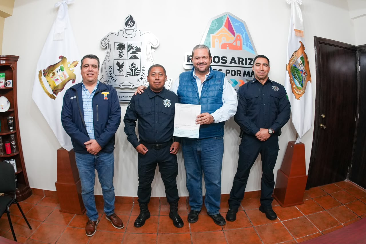 Reconoce Ramos Arizpe a los Policías y Bomberos