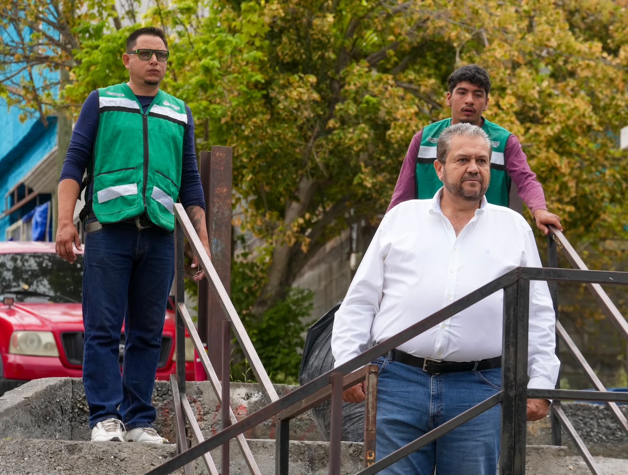Supervisa Tomás Gutiérrez limpieza de cauces y canales