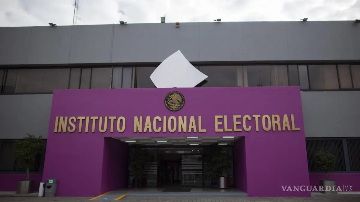 Renuncian tres directivos del INE ligados a proveedor