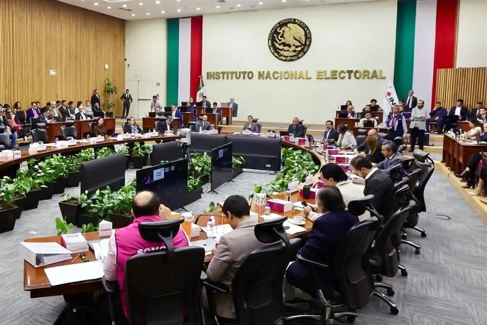 Revisará INE contratos; prevé posibles rescisiones