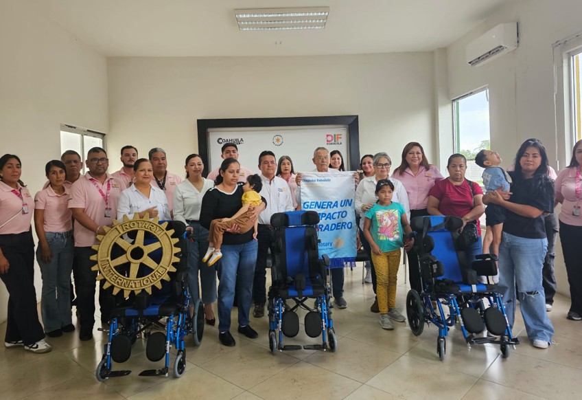Entregan sillas PCI a niños rositenses