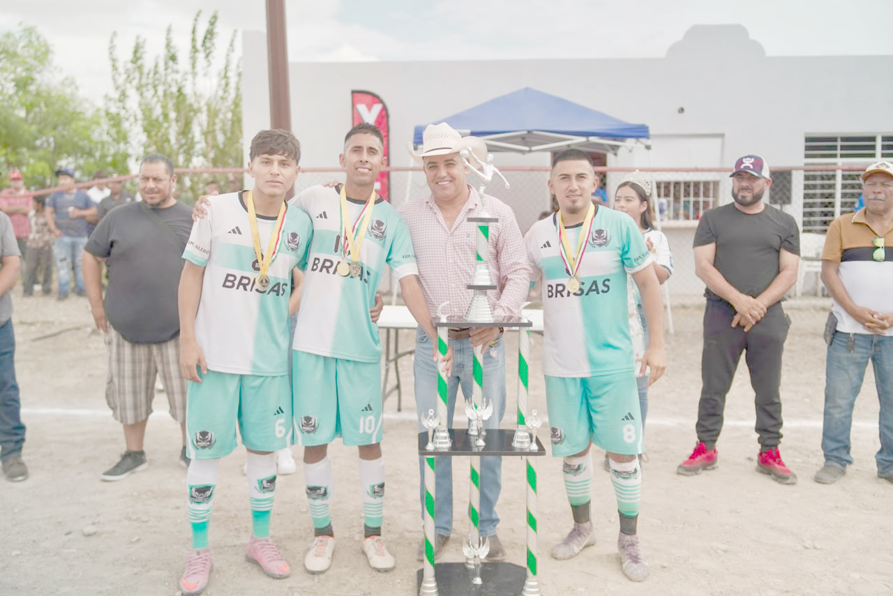 Encabeza Chano Díaz premiación en Agujita