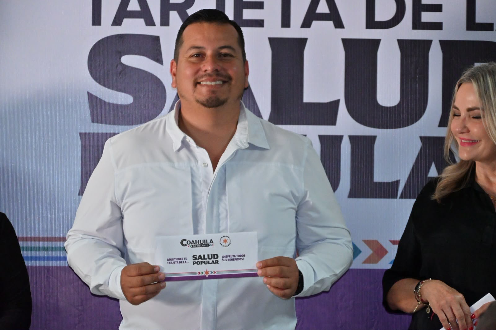 Entrega San Buena tarjetas de la Salud