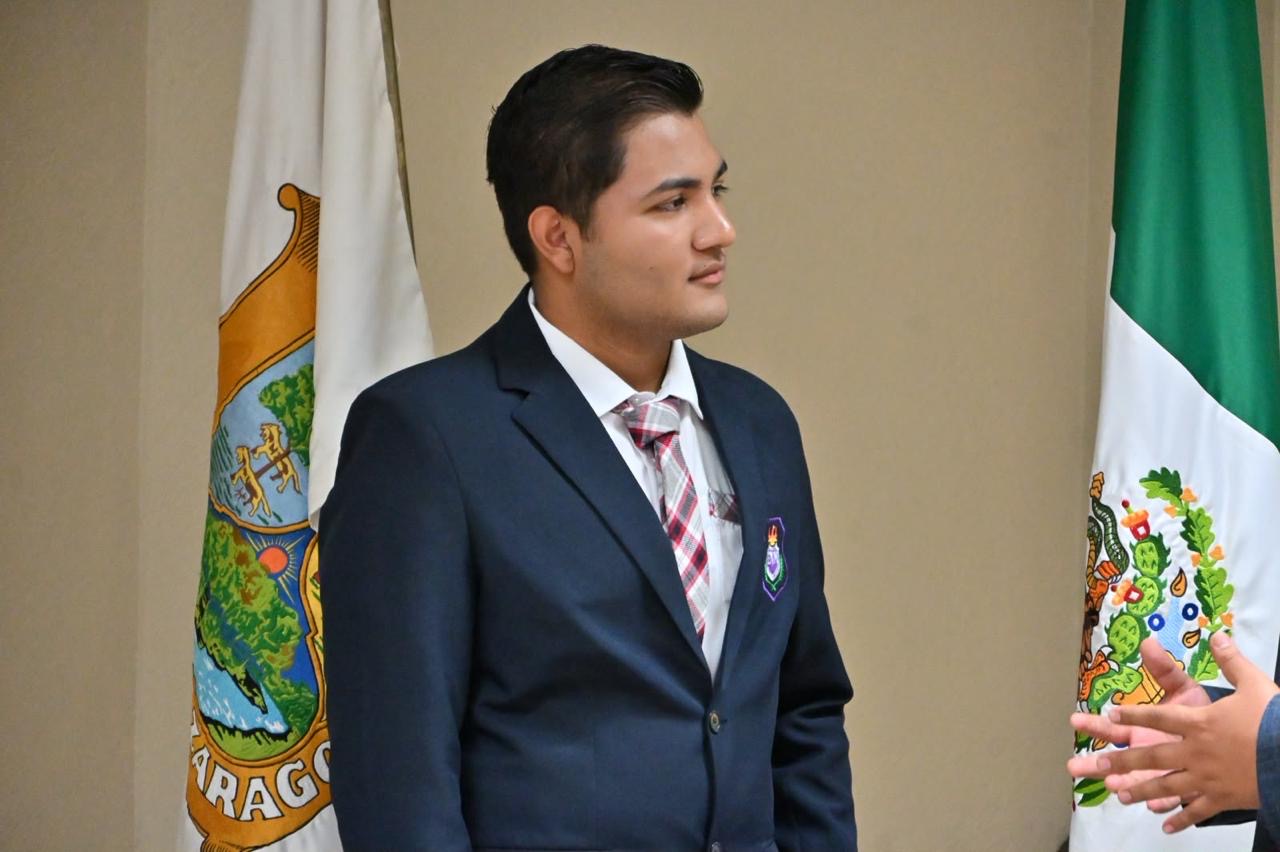 Reconoce SB a normalista en el intercambio internacional