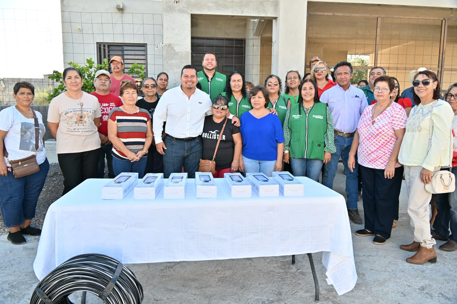 Renuevan alumbrado público en San Buena