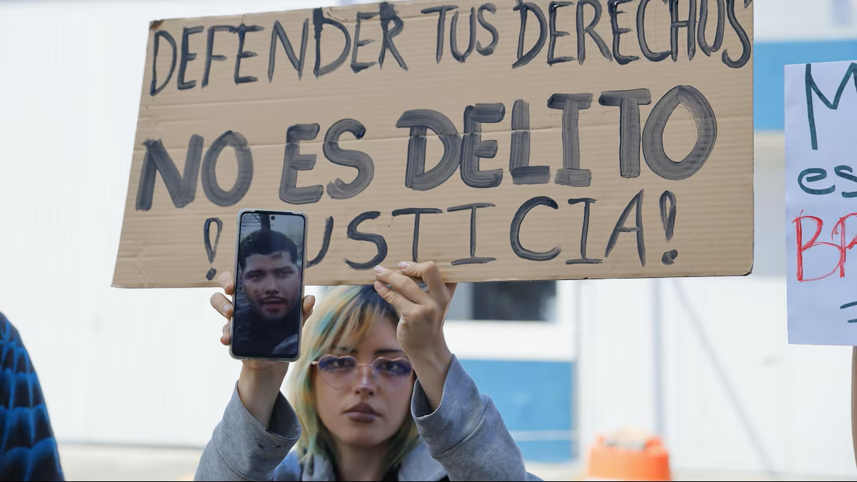 Trasladan a 7 detenidos por protesta en GDL