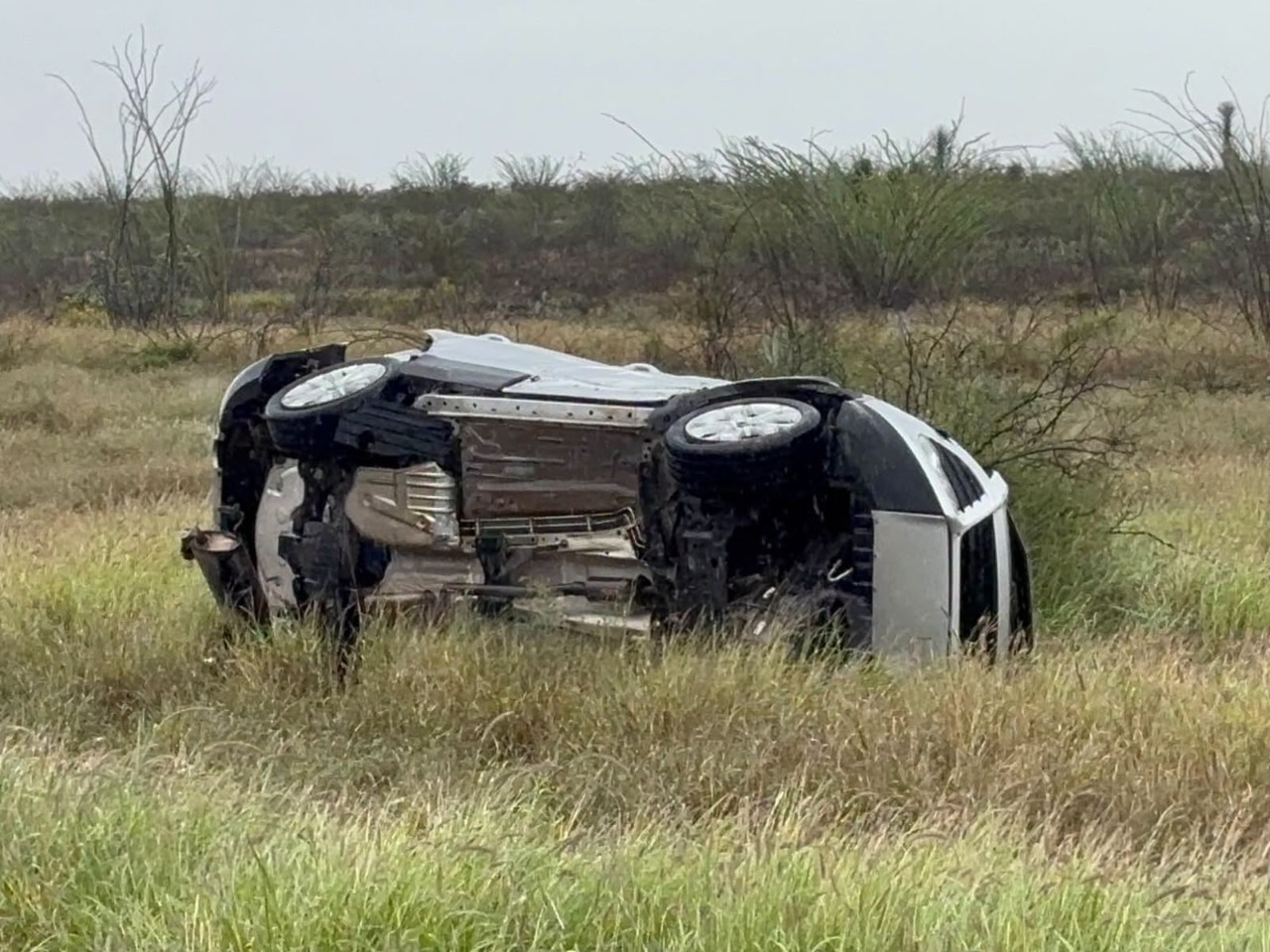Muere mujer y quedan tres lesionados tras volcar en la 57