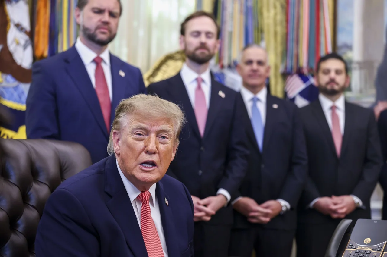 Veta Trump del Air Force One a periodista rival