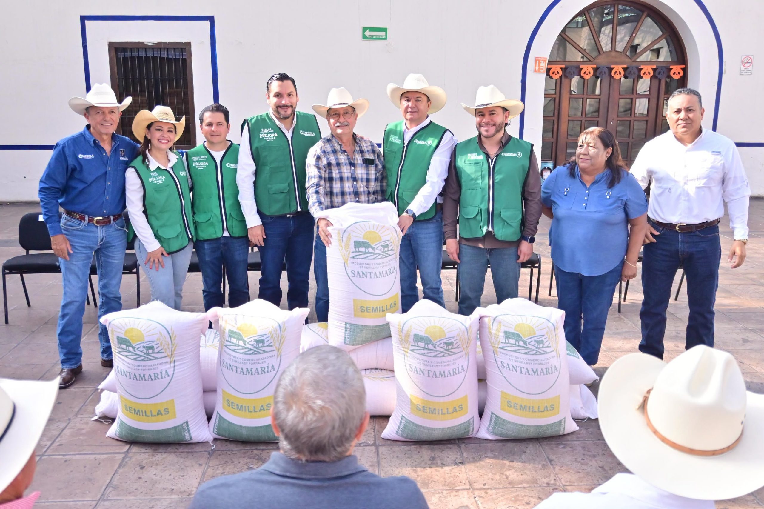 Reciben apoyo familias del campo en Monclova