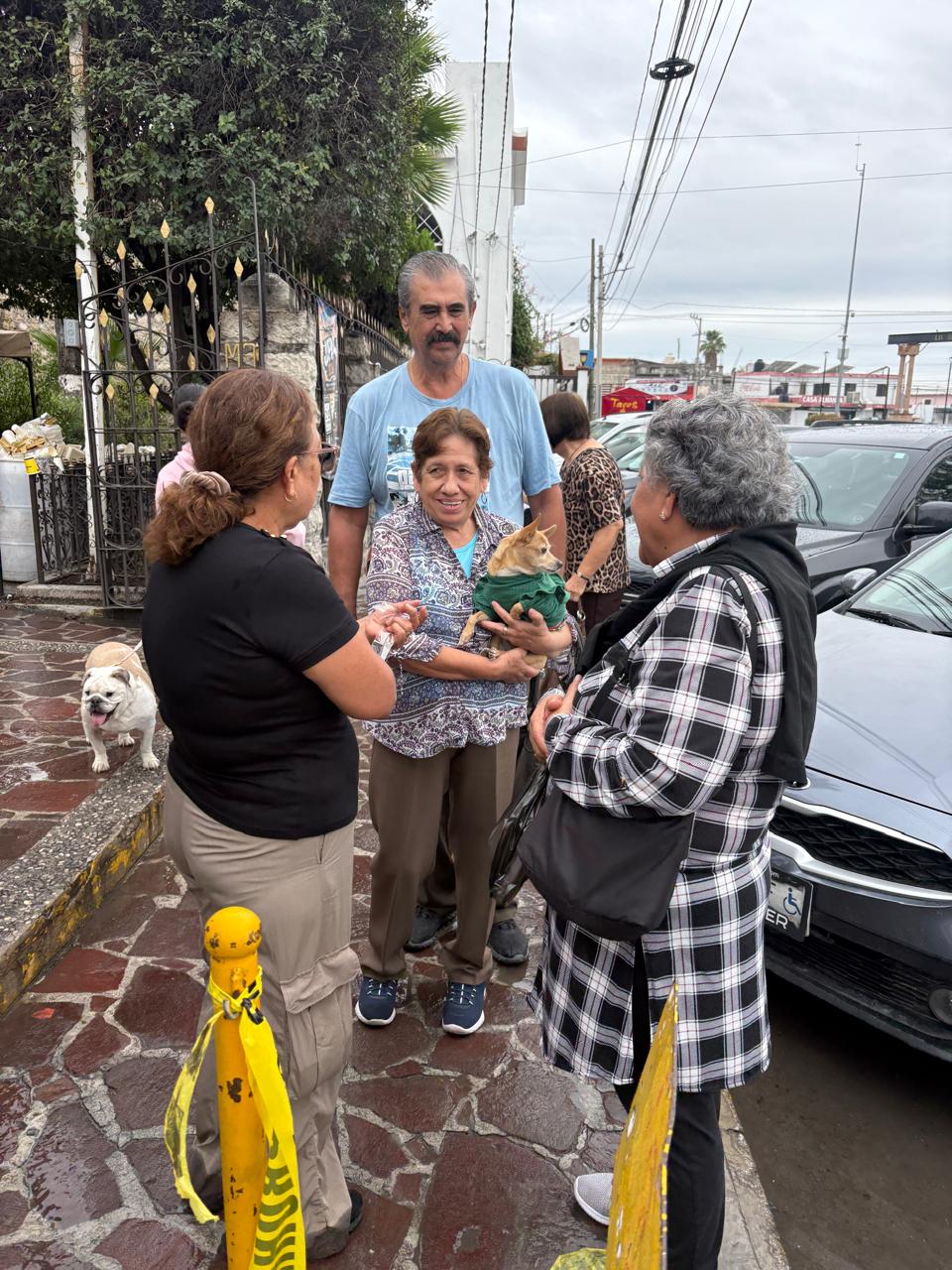Encomiendan a Dios la salud de sus mascotas