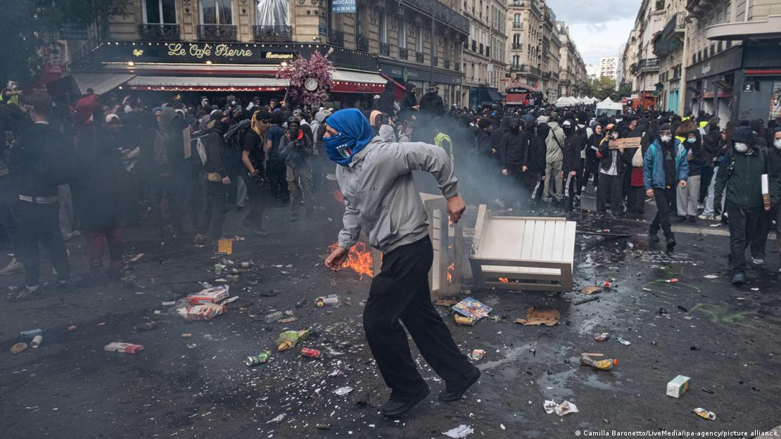 Decreta Francia toque de queda en París