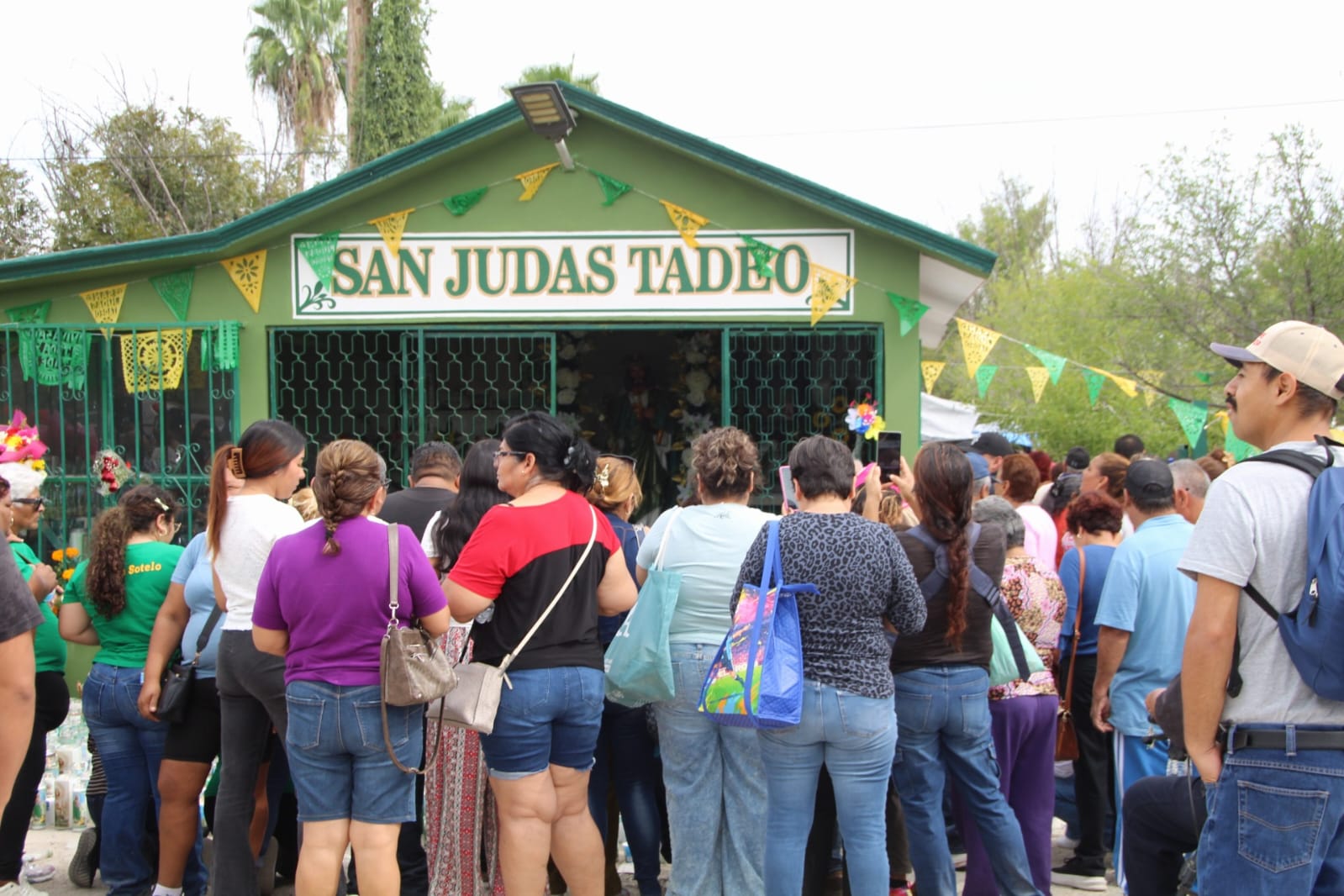 Se desborda fe a San Judas Tadeo en la Capilla del Ejido 8 de Enero