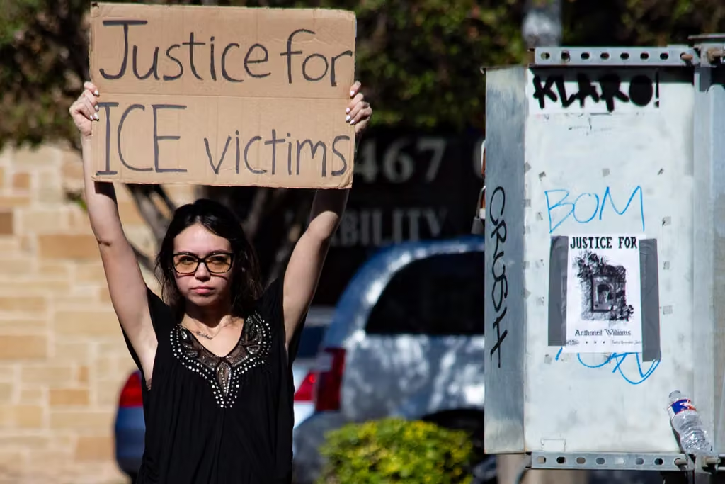 El influencer mexicano «Richard LA» exige 50 mdd al gobierno de Trump tras recibir dispar* de ICE