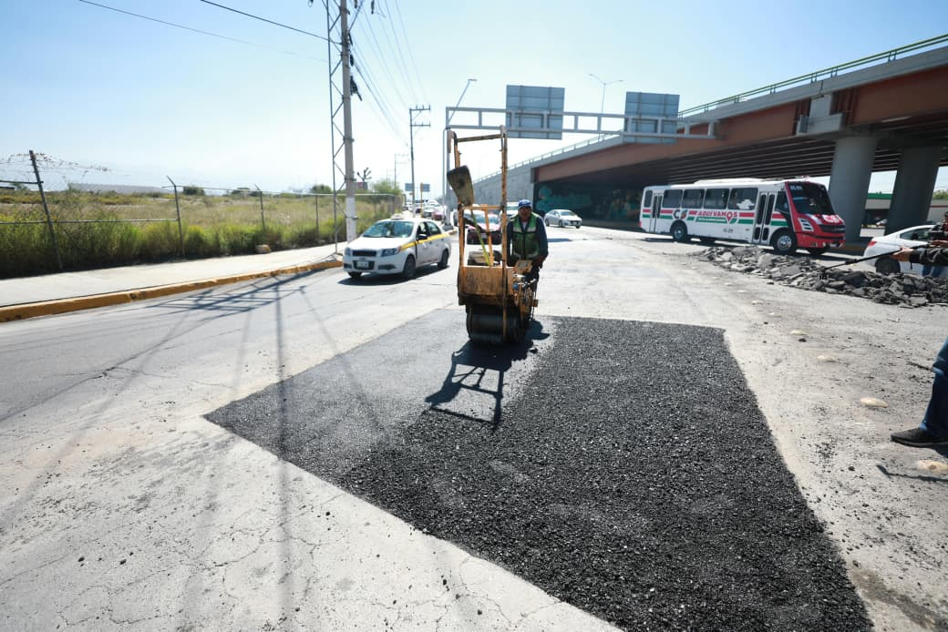 Rehabilita Javier Díaz pavimento en cruce de LEA y Nazario